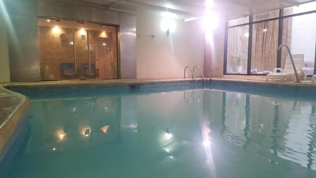 Howard Johnson By Wyndham San Pedro Bagian luar foto